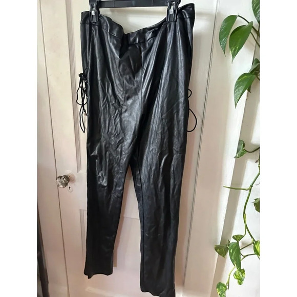 Pretty Little Thing women’s size 10 black Pants - Picture 2 of 8